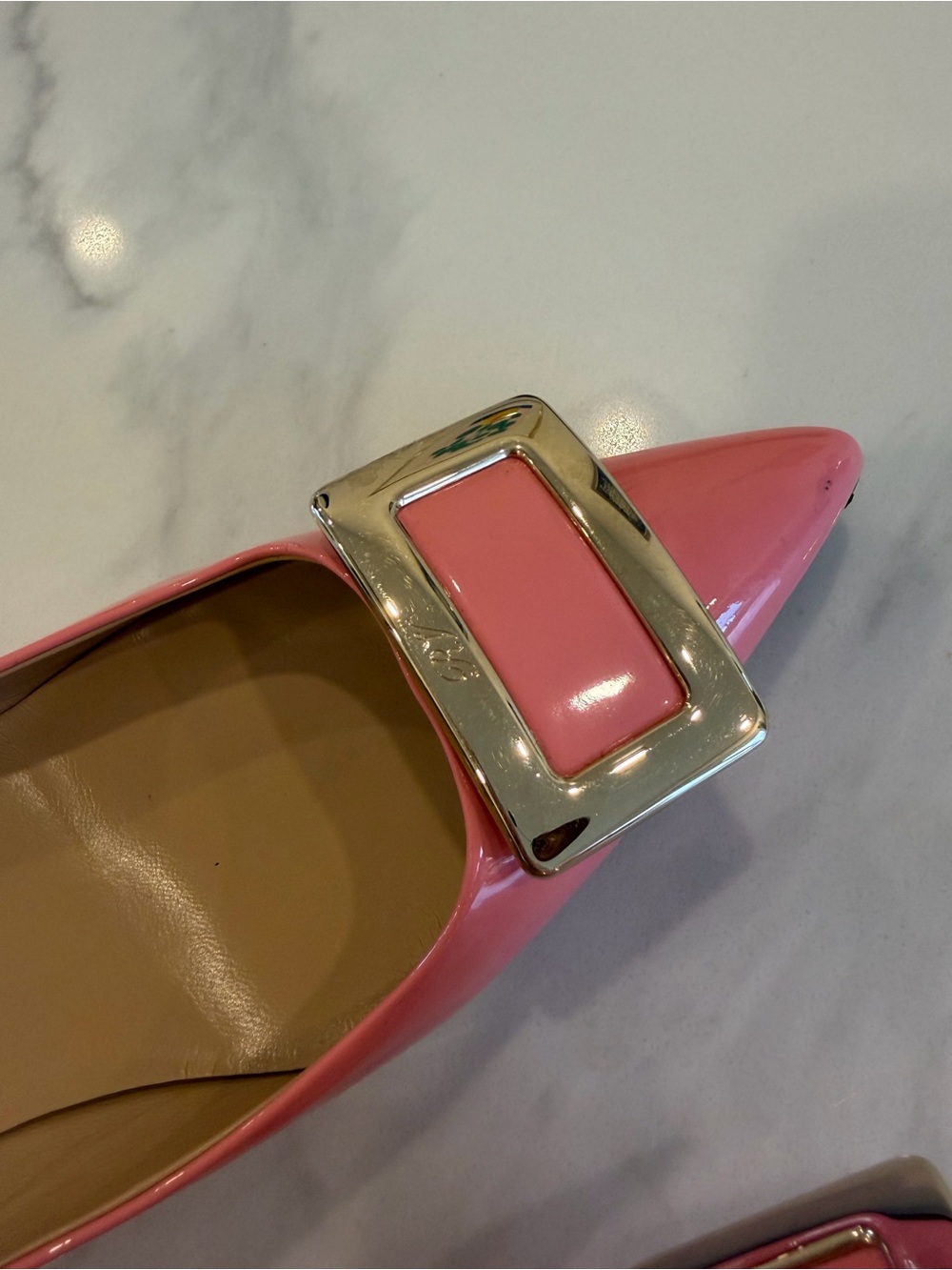 Roger Vivier Coral Pink Patent Pointed-Toe Kitten Heels with Buckle - Picture 4 of 5